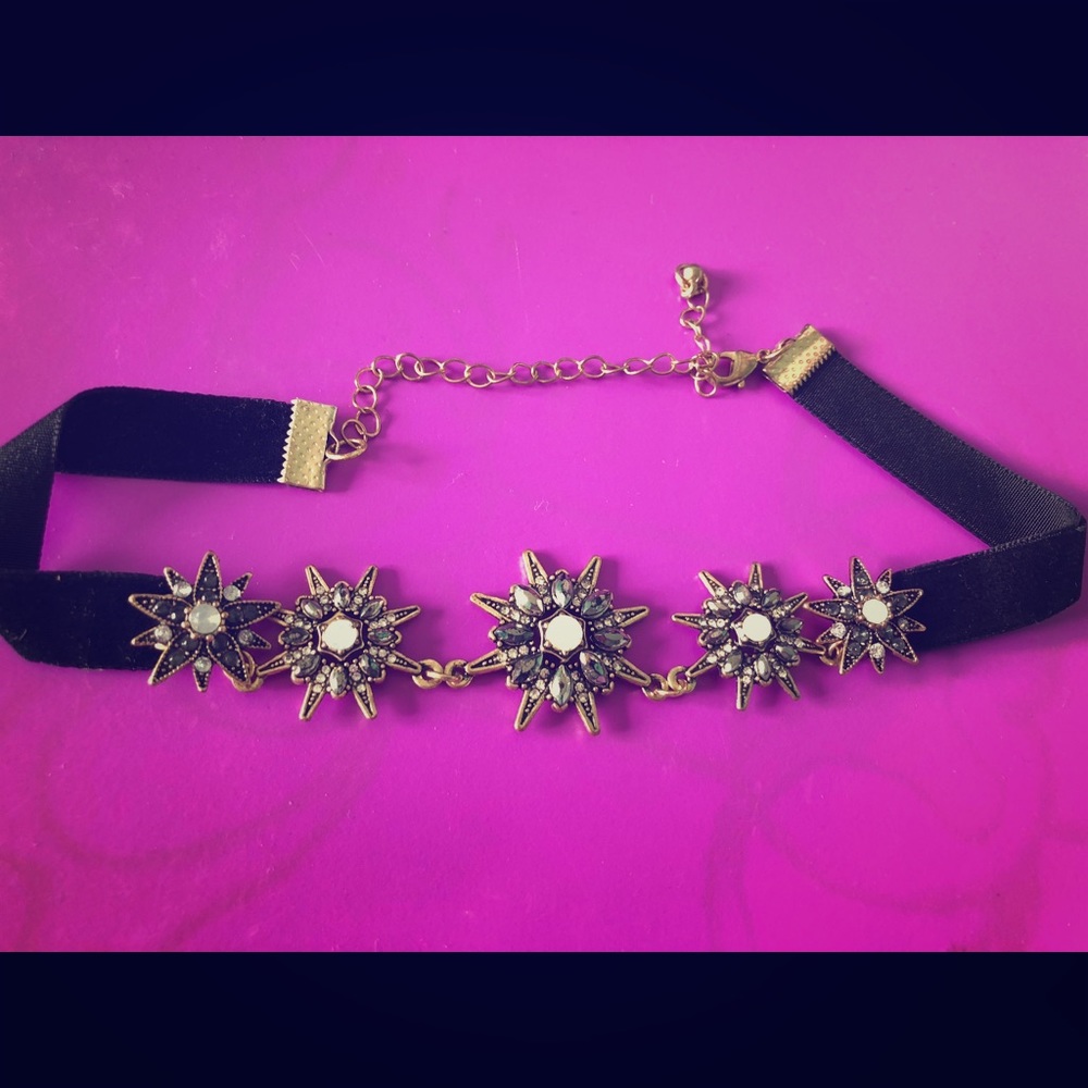 Velvet choker!